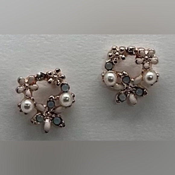✨🩵Dainty Rose Gold Flower Pearl & Crystal Wreath Stud Earrings Bridal Gift✨🩵 - Picture 12 of 16